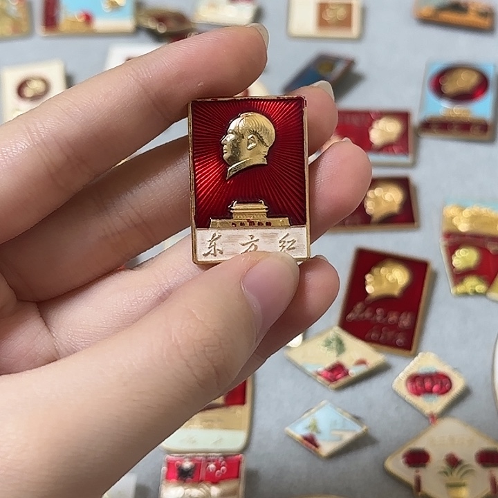 徐***卿红色收藏直播像章