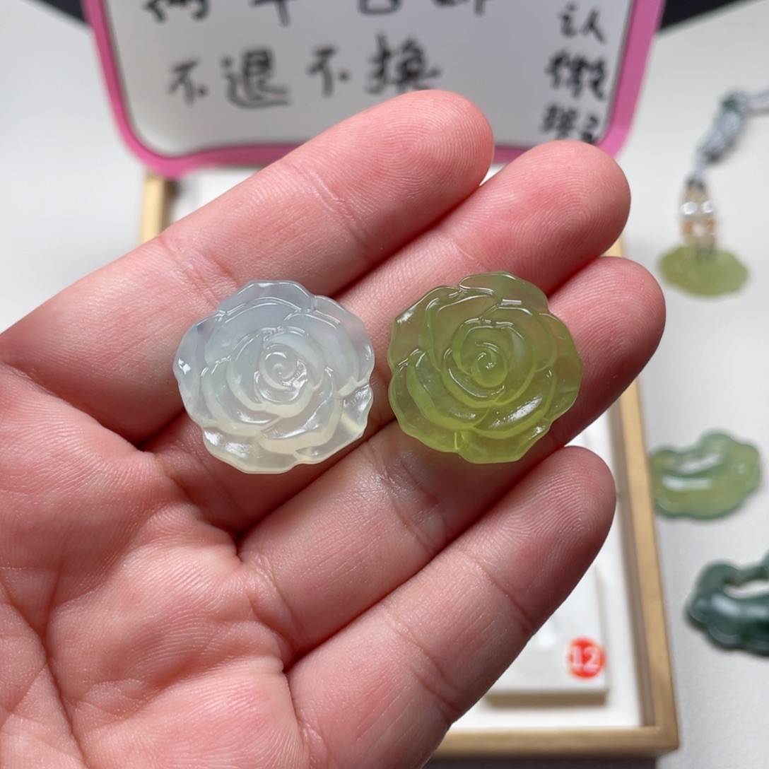 清***染未镶嵌蛇纹石玉颈饰
