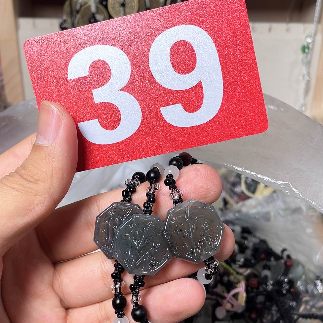 蛇纹石玉颈饰合金