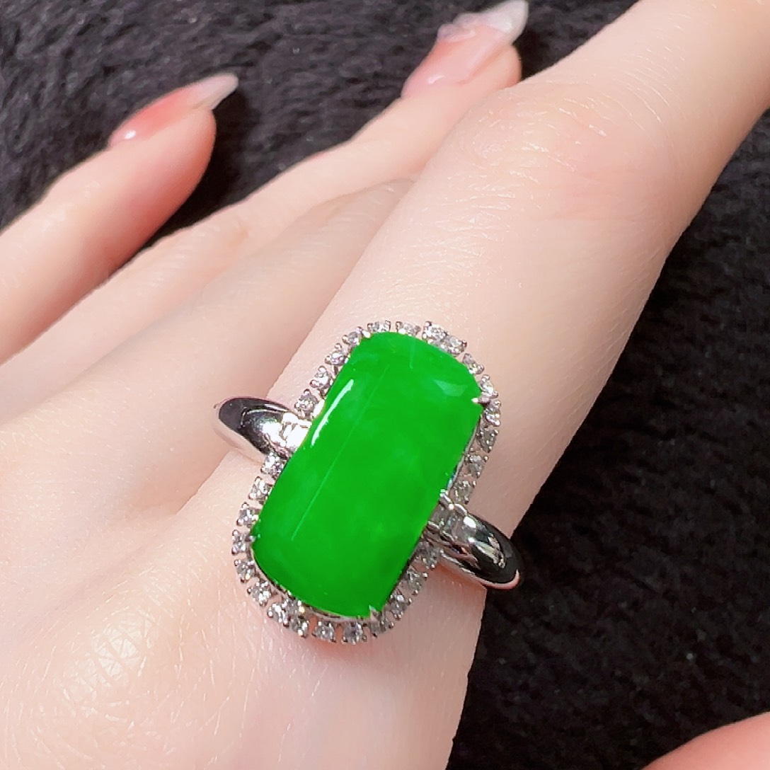 翡翠18K金镶嵌戒指签收后24小时鉴赏期，过时不退