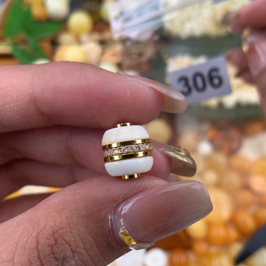 琥珀珠宝奇石未镶嵌10.2 皮色点