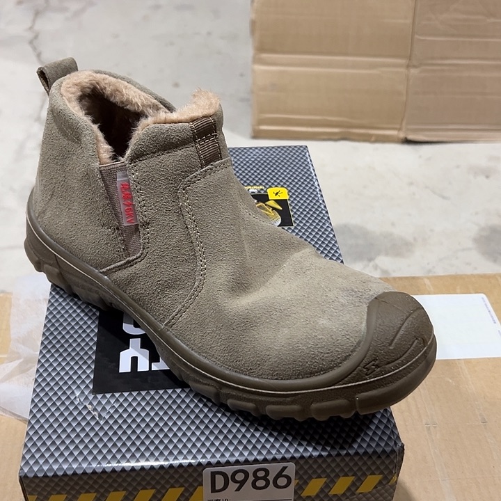 编码986号。棉42码防砸防刺劳保鞋。