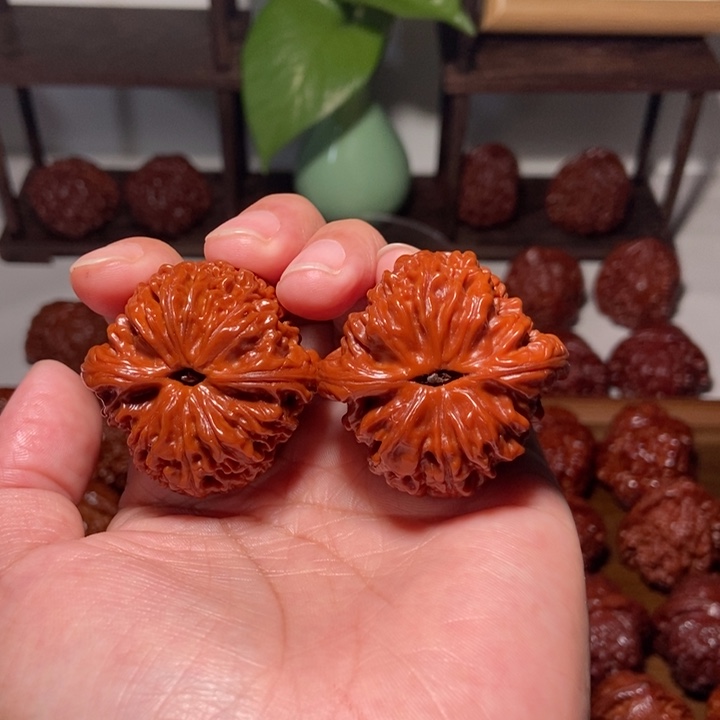 g***b文玩核桃吊坠南疆