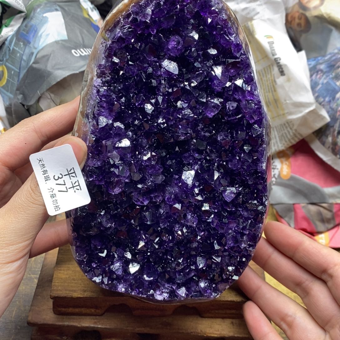 紫晶乌拉圭未镶嵌