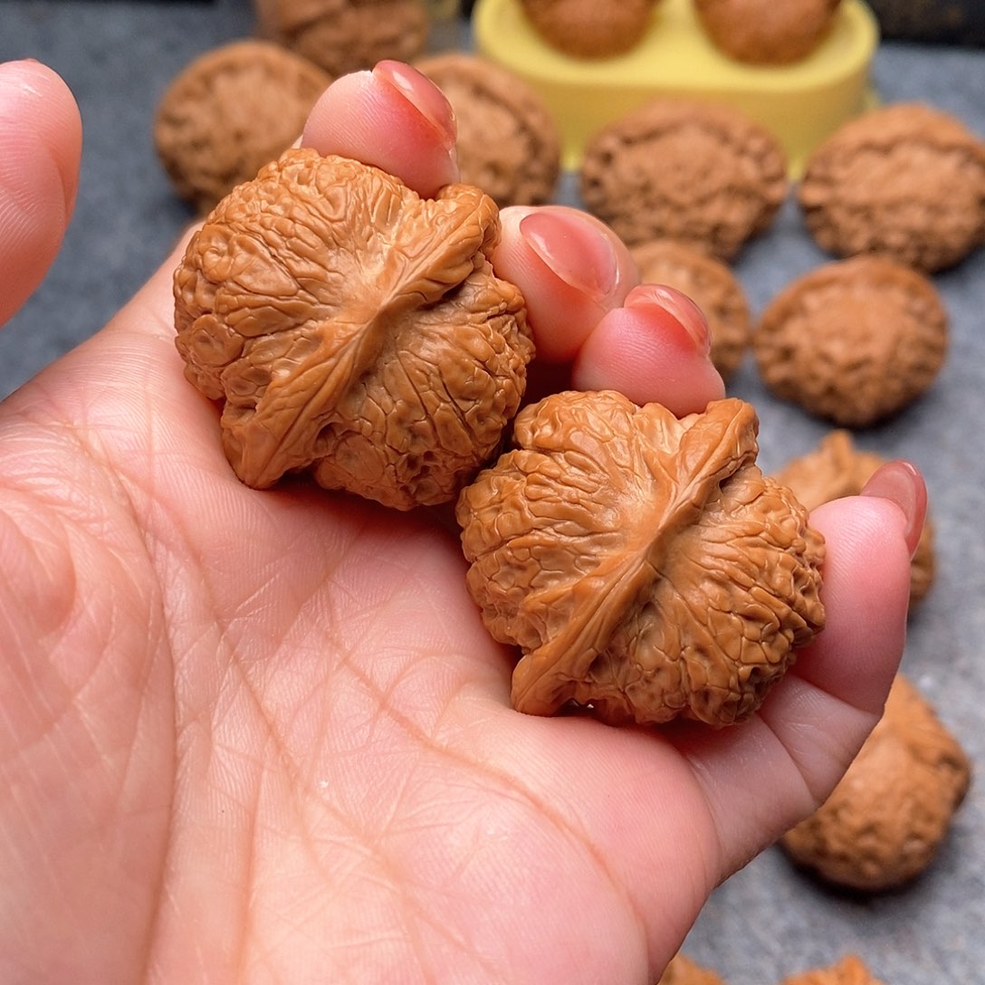 文玩核桃把件只***y精品血麒麟36+全品