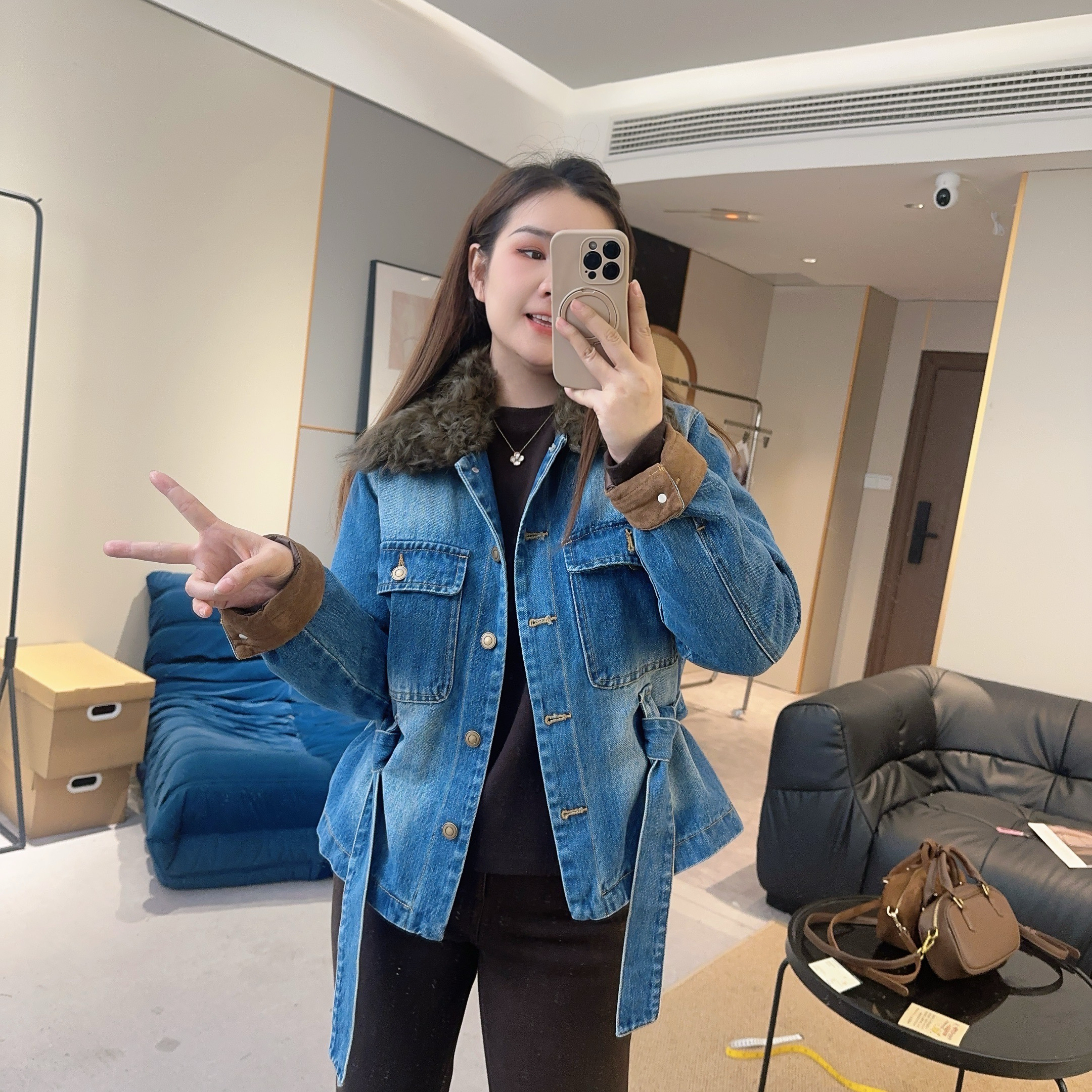 【欧加粒粒】复古羊毛领拼接牛仔冬季鹅绒服配腰带高级感 D25112901