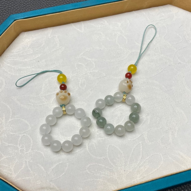 2045天山冰翠猫爪手机链(发一个)