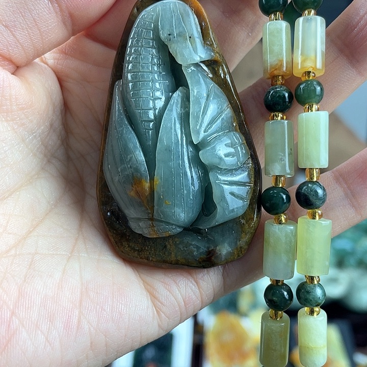 蛇纹石玉颈饰未镶嵌