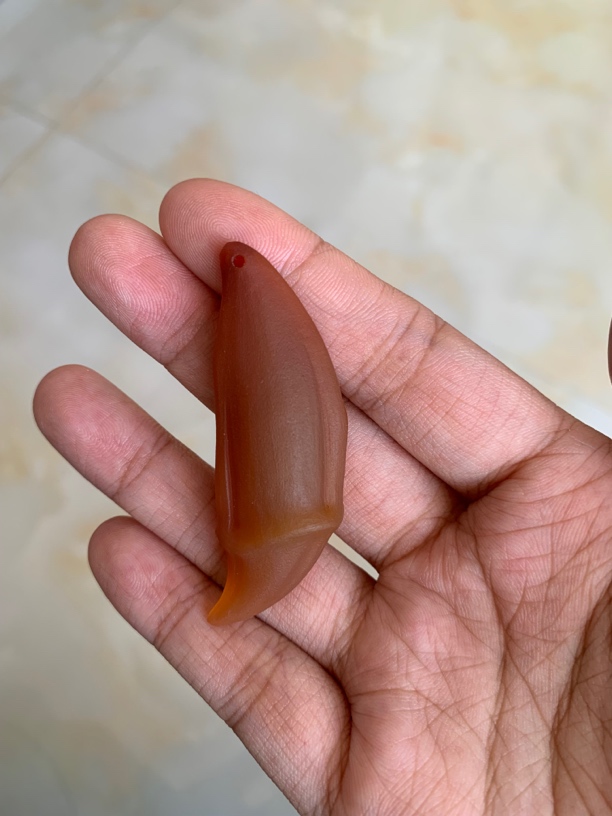 玛瑙雕刻狼牙吊坠