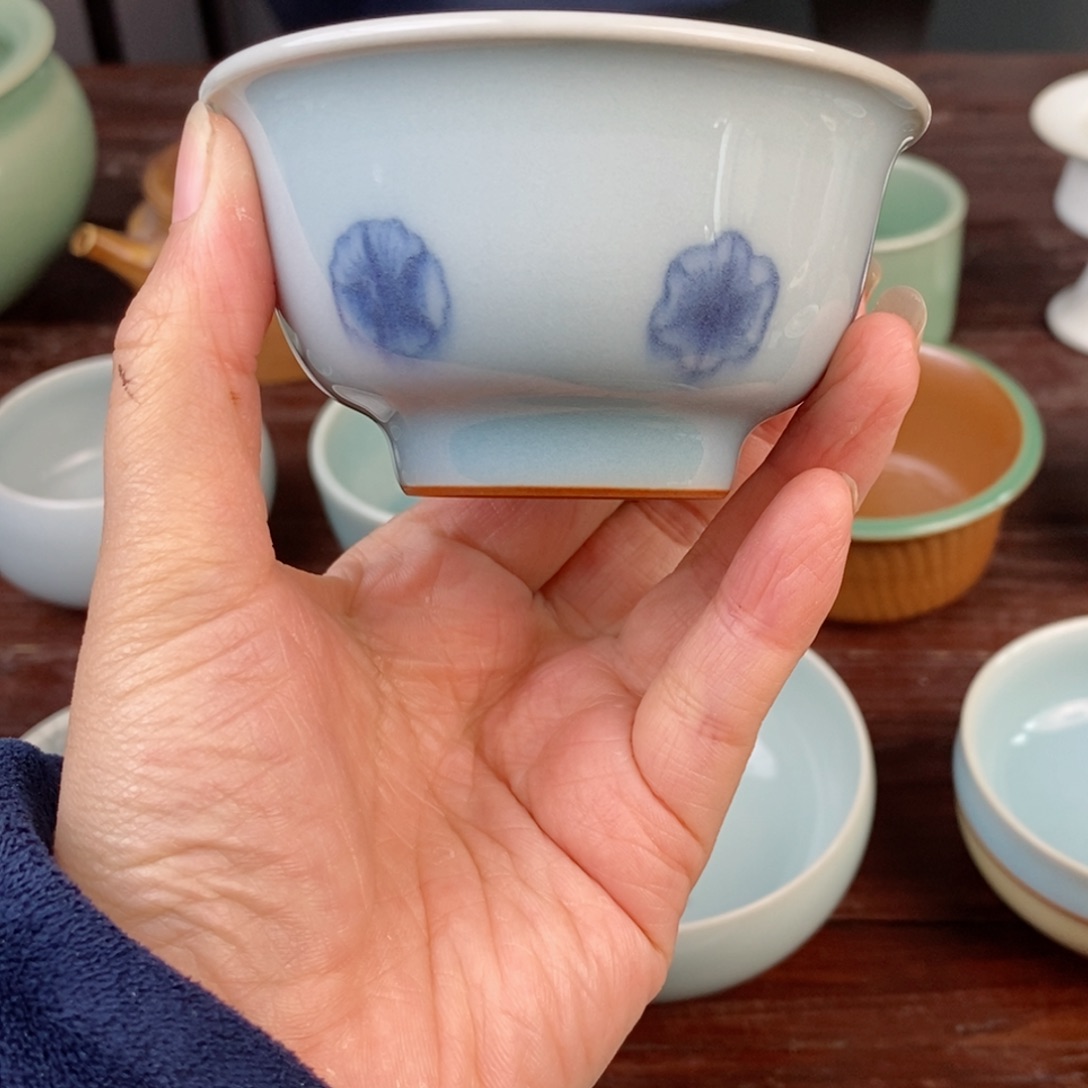 朱砂胎粉青釉 釉下皮球花小压手杯不开片 