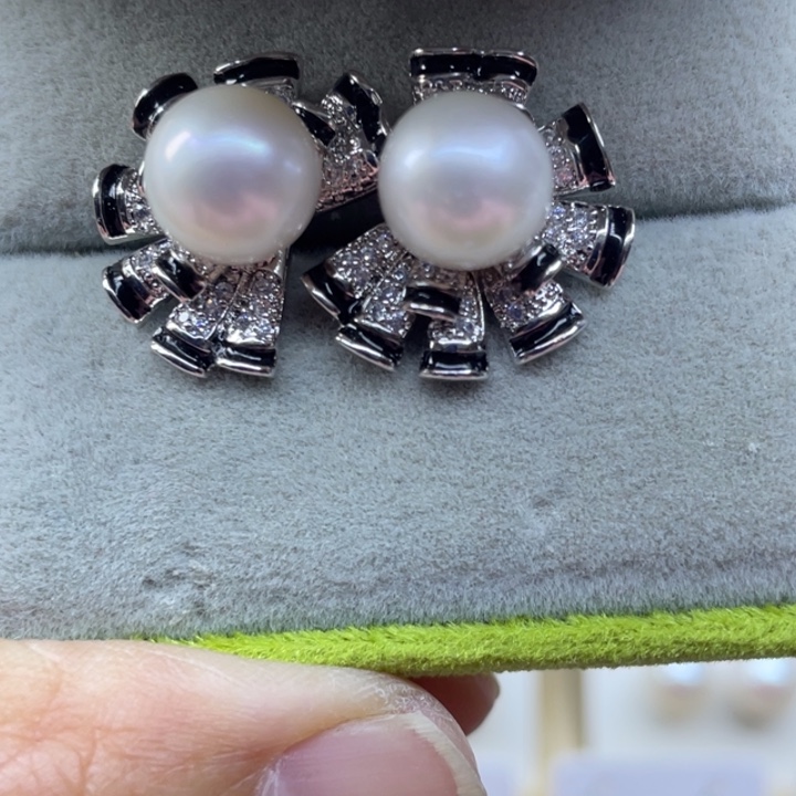 淡水珍珠银S925镶嵌耳饰