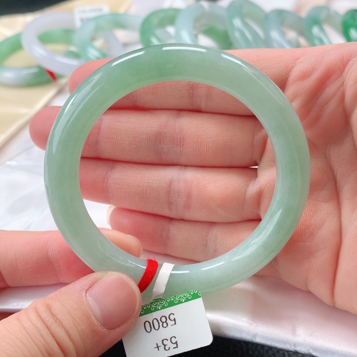 翡翠手镯未镶嵌阿*