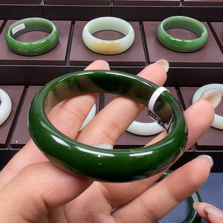 和田玉（碧玉）未镶嵌手镯