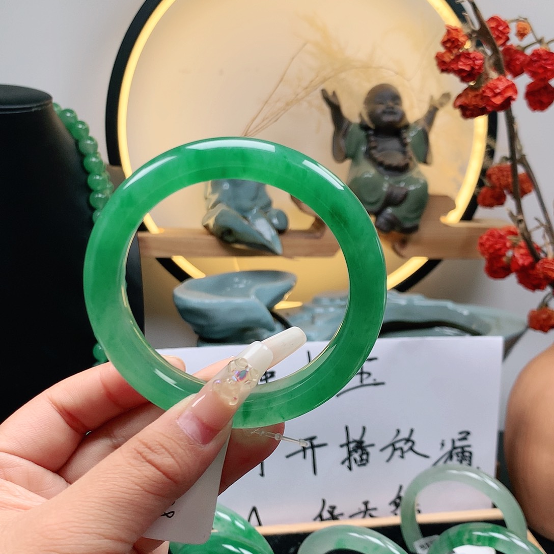 石英质玉镯子未镶嵌一*天