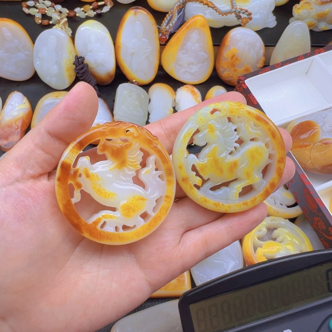 T***2和田玉（糖玉）未镶嵌颈饰