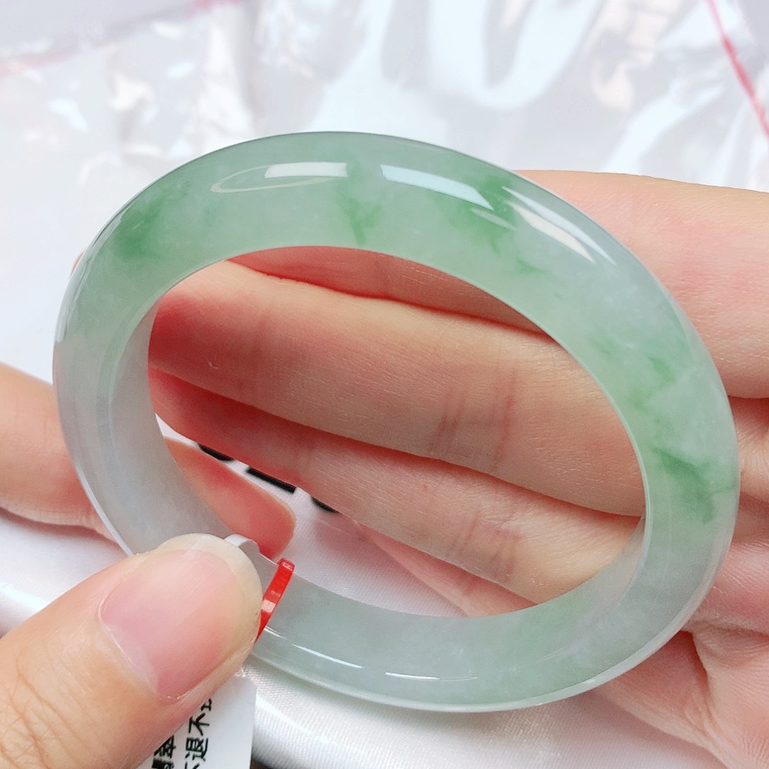 翡翠手镯未镶嵌抖音829