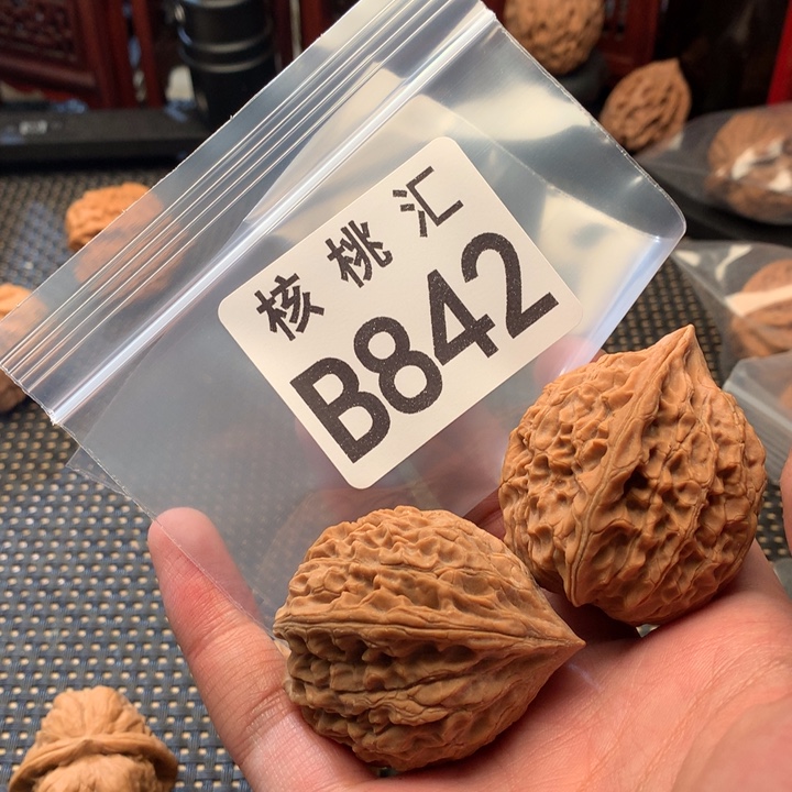 文玩核桃吊坠原树鸡心