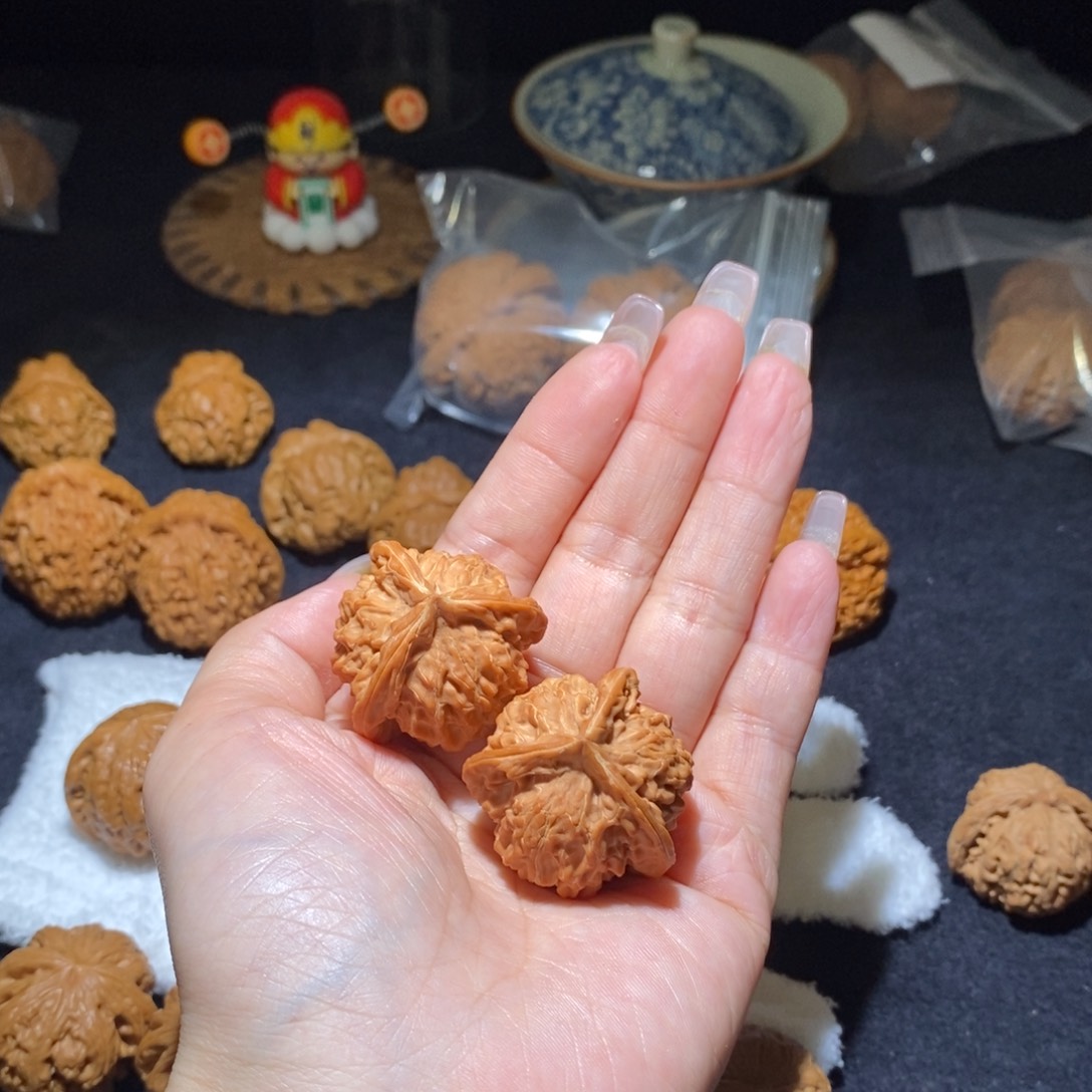 文玩核桃吊坠盘山三棱35
