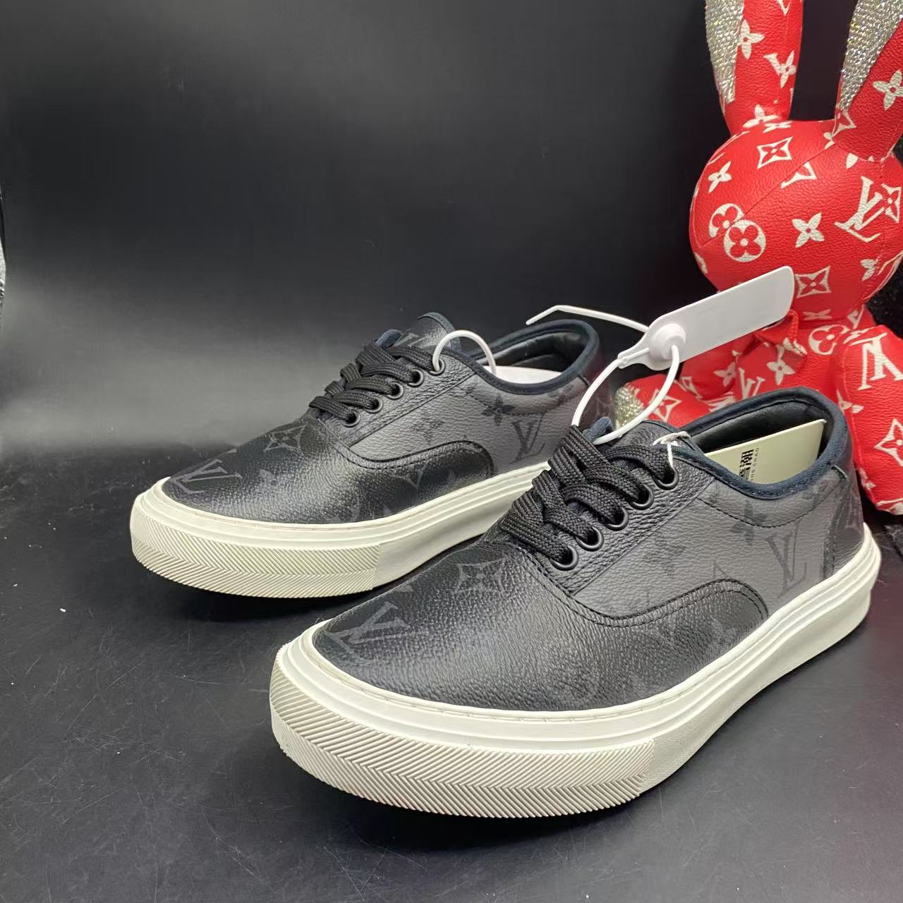 95新 LouisVuitton/路易威登 【聚星优选】黑灰老花板鞋39码kke011