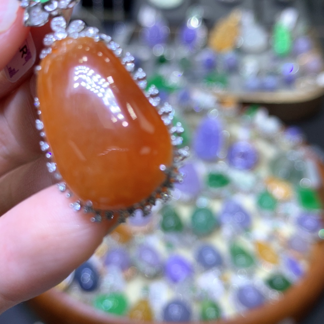 【闪购商品】翡翠颈饰18K金镶嵌翡翠吊坠项链