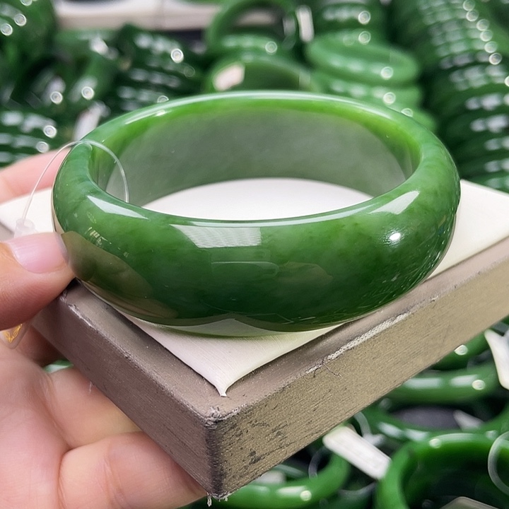 未镶嵌手镯和田玉（碧玉）