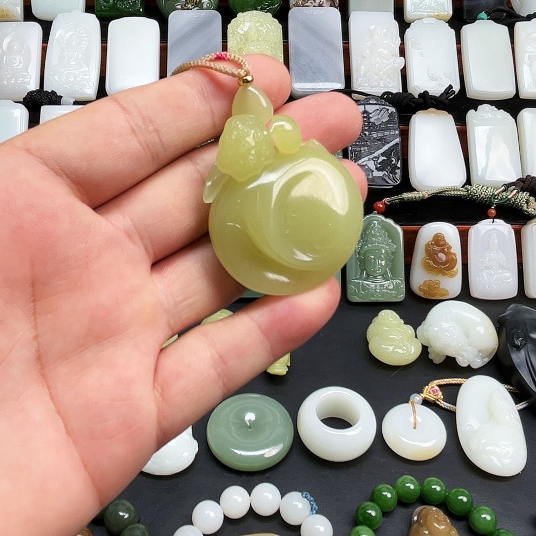 和田玉未镶嵌挂件