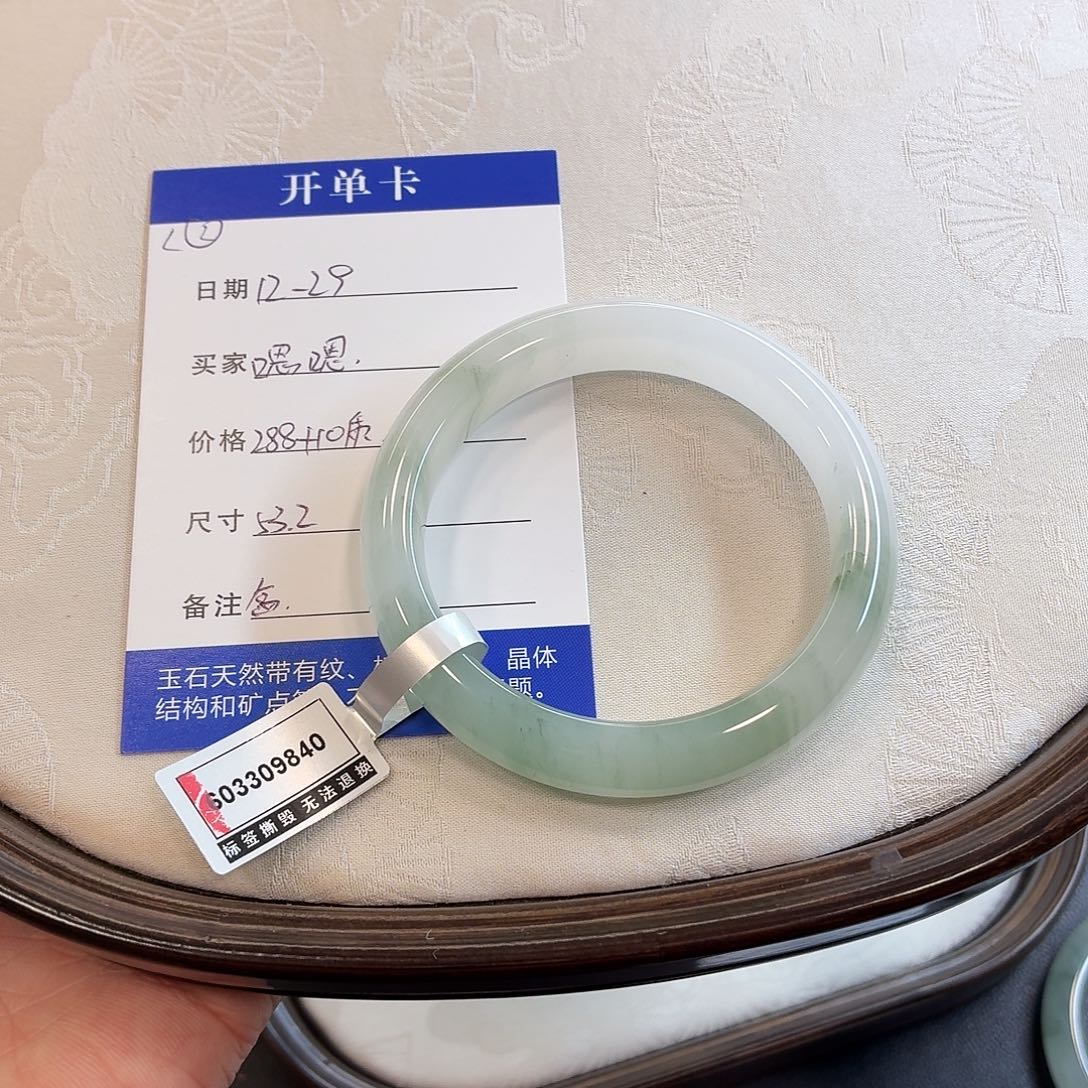 石英质玉未镶嵌手镯