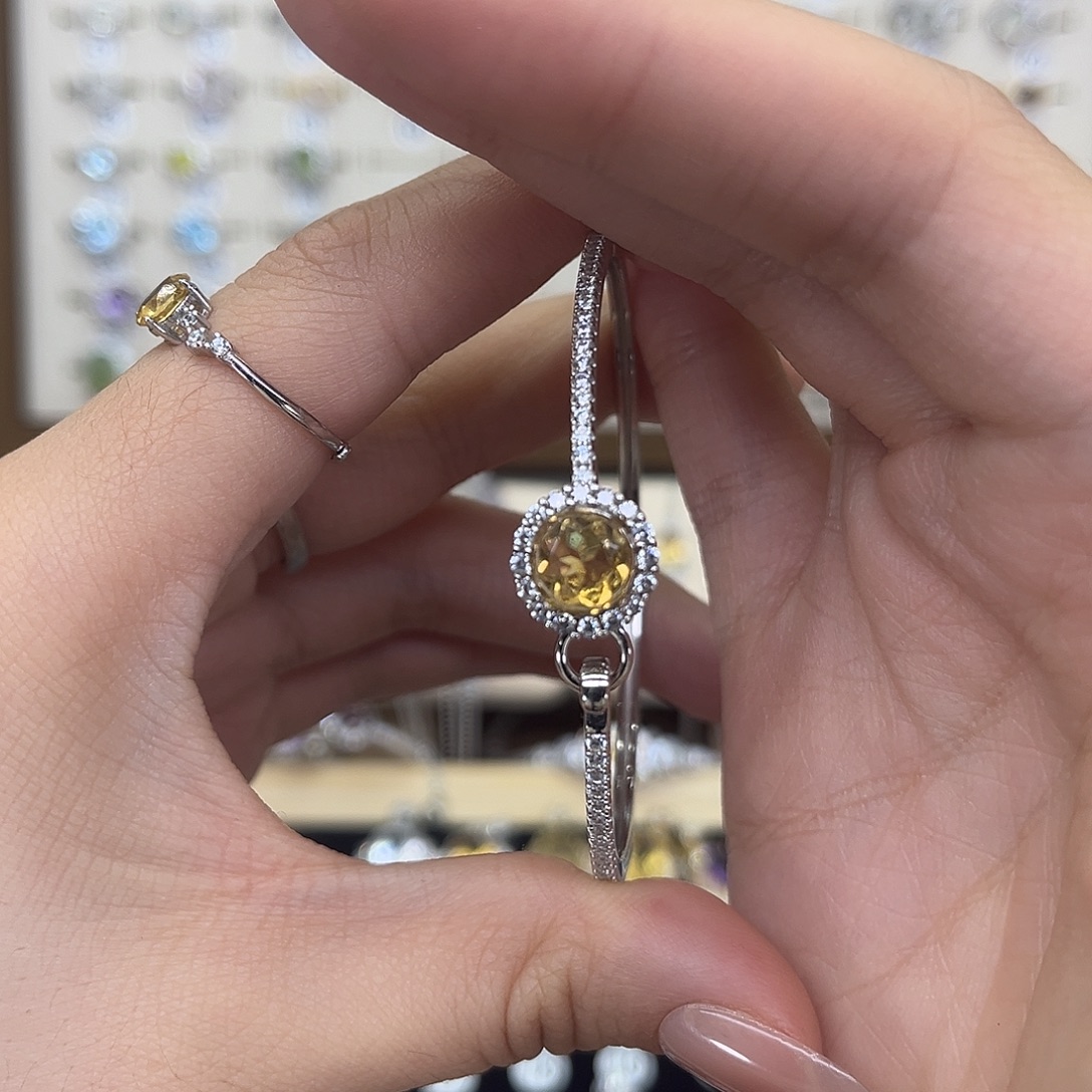 一***日银S925镶嵌手镯黄晶