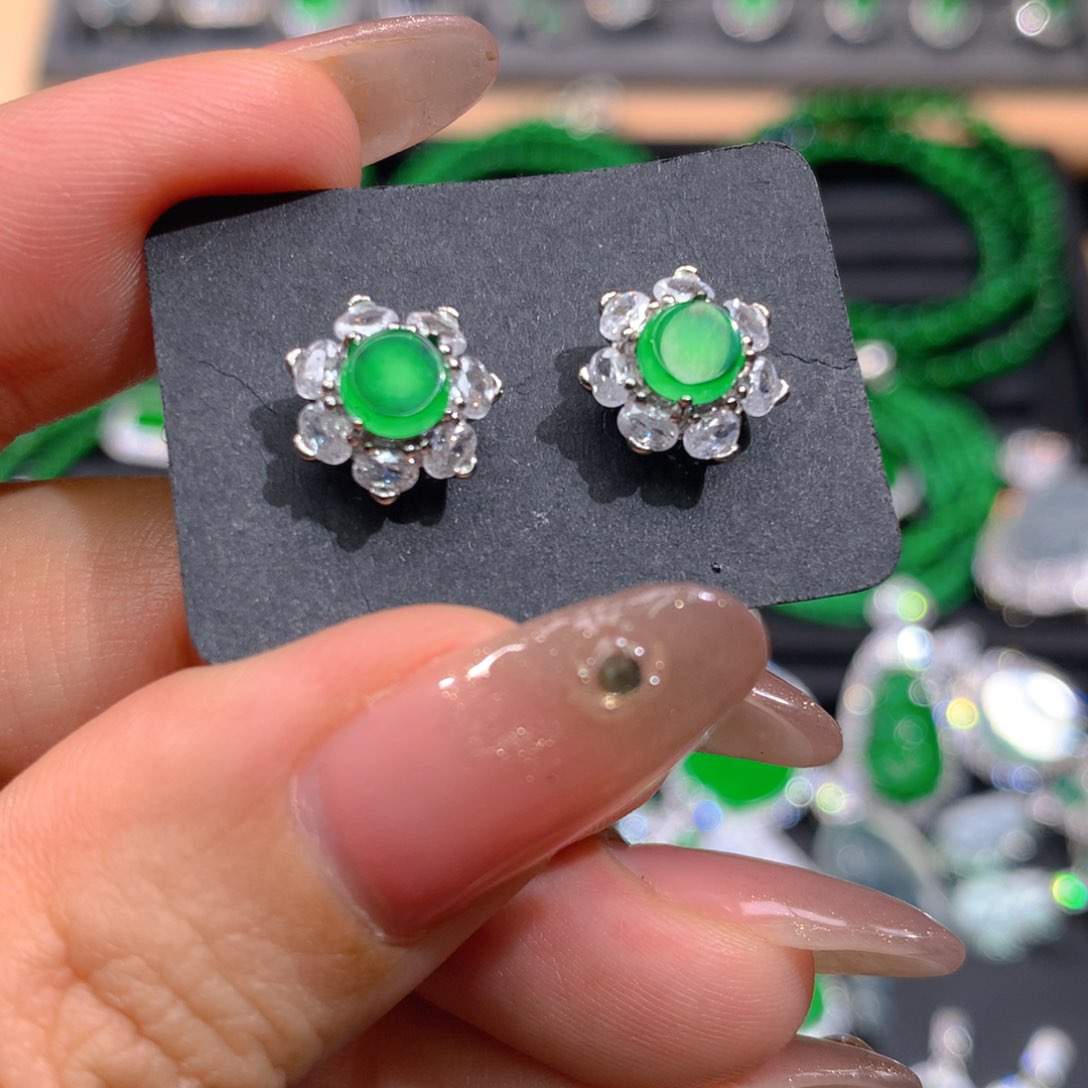 翡翠耳饰未镶嵌天然