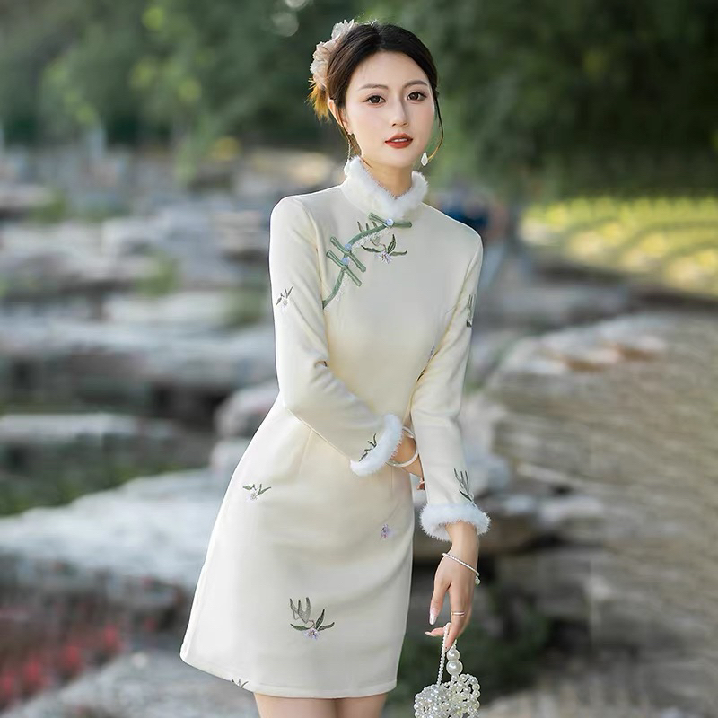 【3011 江南小兔兔 绣花 香槟色 】（加绒加厚）复古旗袍