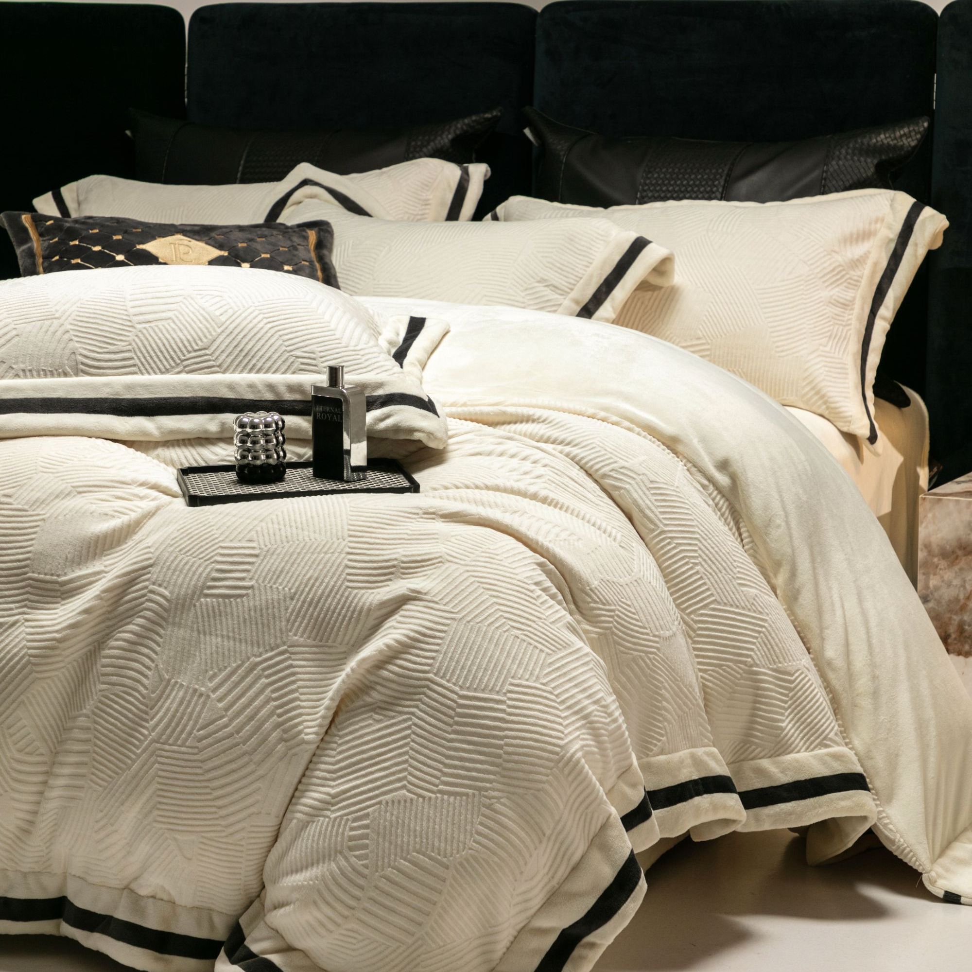 【塔赫】高级轻奢条纹浮雕抗静电加绒加厚牛奶绒四件套秋冬季可裸睡