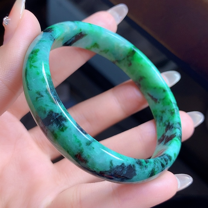 翡翠手镯未镶嵌翡翠