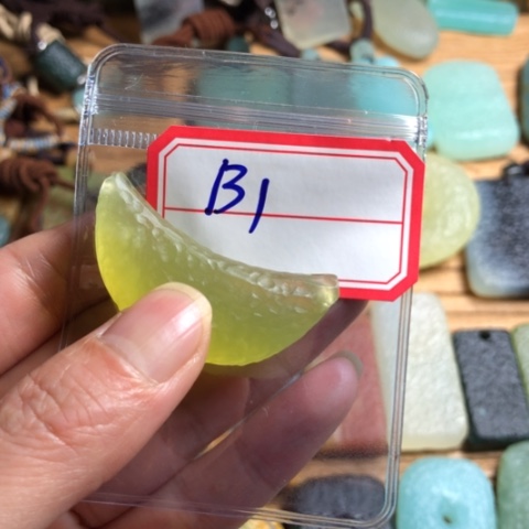 蛇纹石玉颈饰合金花*朵