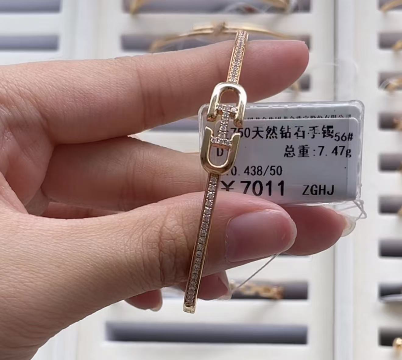 18K金钻石H手镯剪断标绳不支持退换