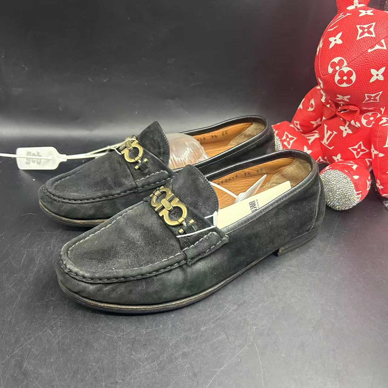 95新 FERRAGAMO/菲拉格慕 黑色麂皮金扣皮鞋41.5欧码ddm590