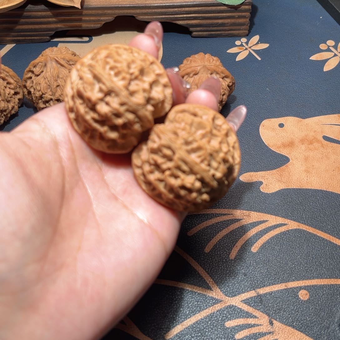 文玩核桃吊坠44苹果园