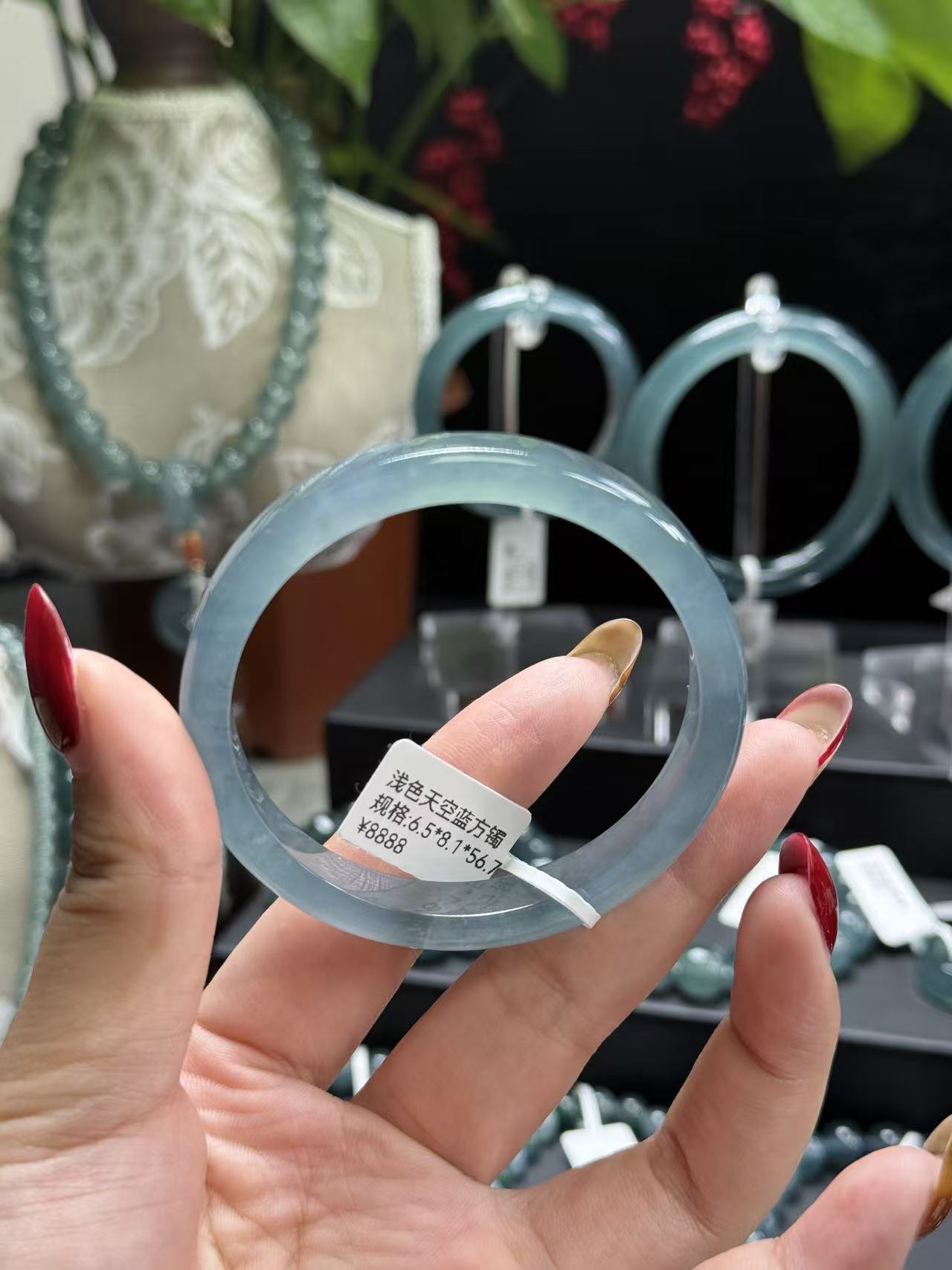 56.7圈口冰种浅色天空蓝方镯