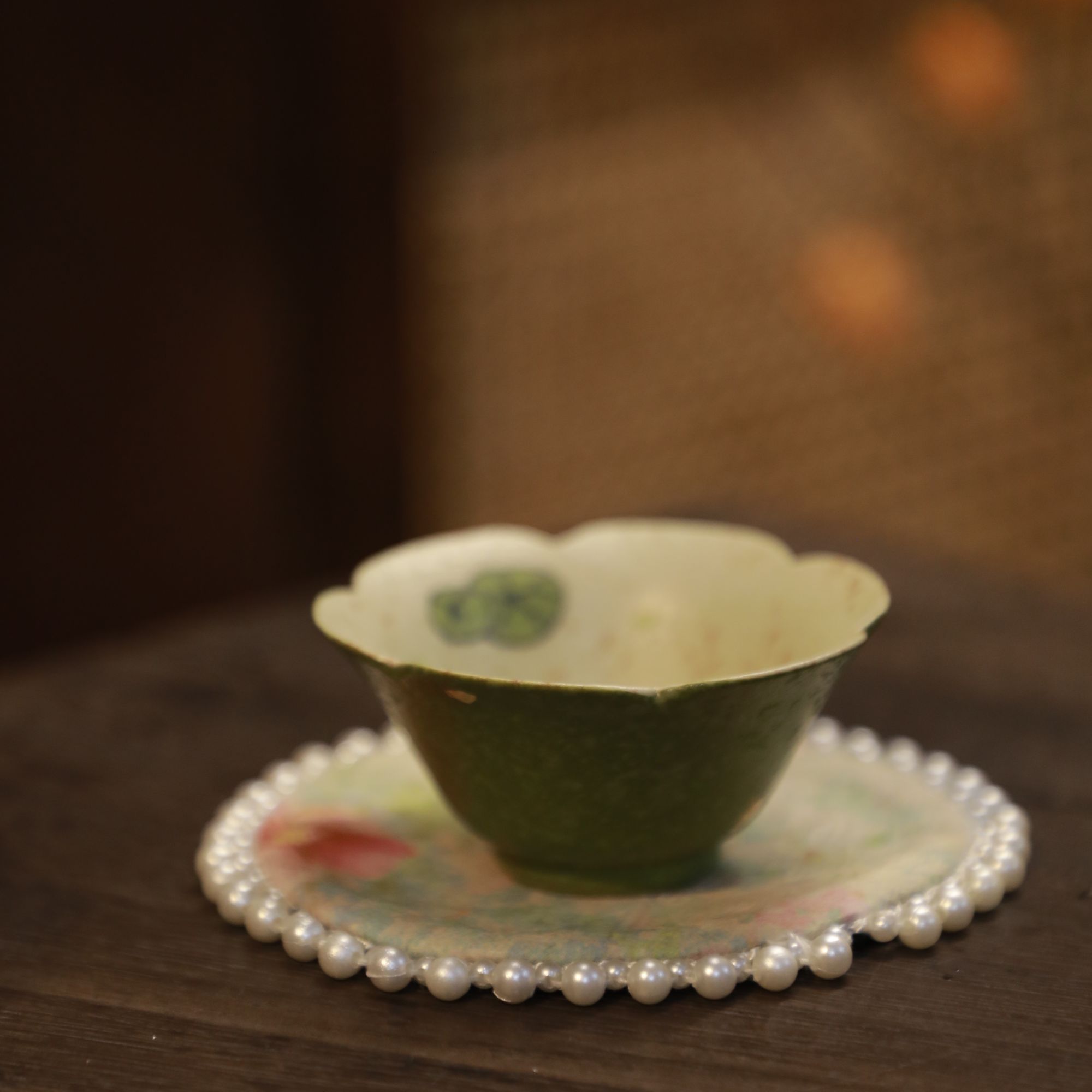 青橘洒金手绘鱼戏荷塘花口杯