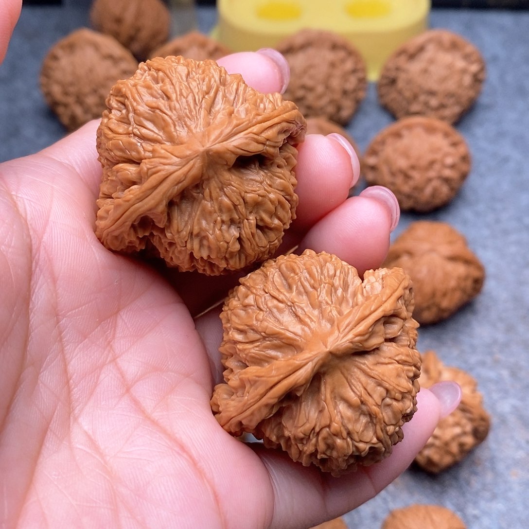 文玩核桃把件精品天花板红皮南疆石45+全品