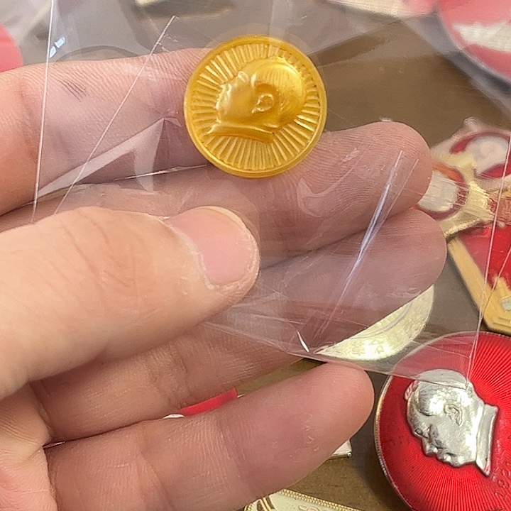 毛***先像章一一一一一一一高贵轻