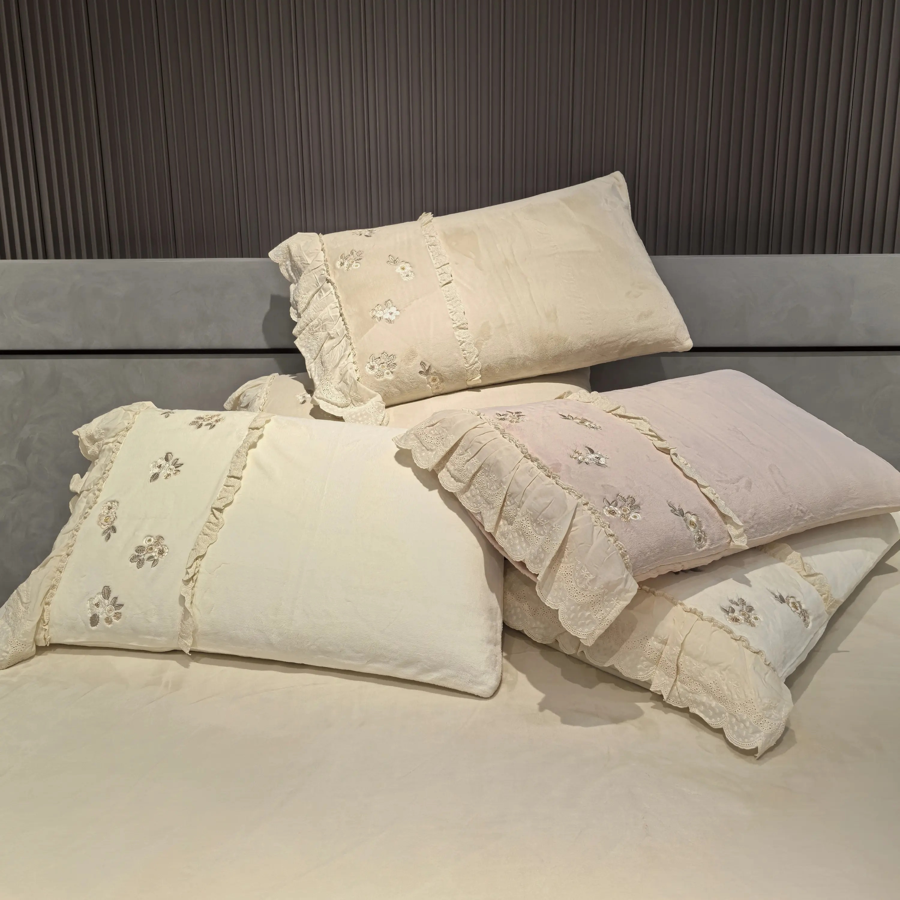 微瑕漫野花边枕套-绒公主高克重牛奶棉绒亲肤软糯