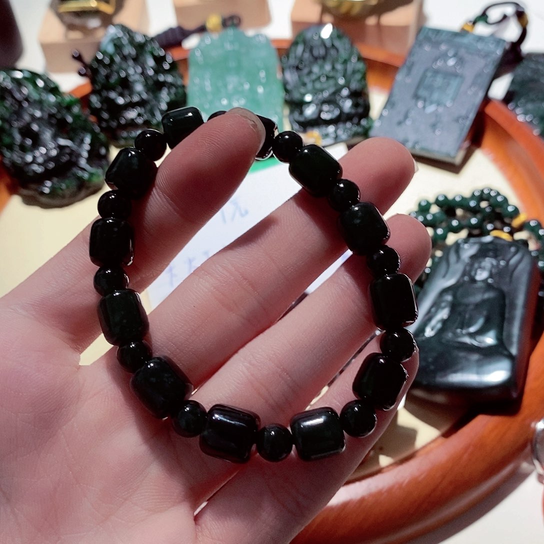 翡翠颈饰未镶嵌翡翠a