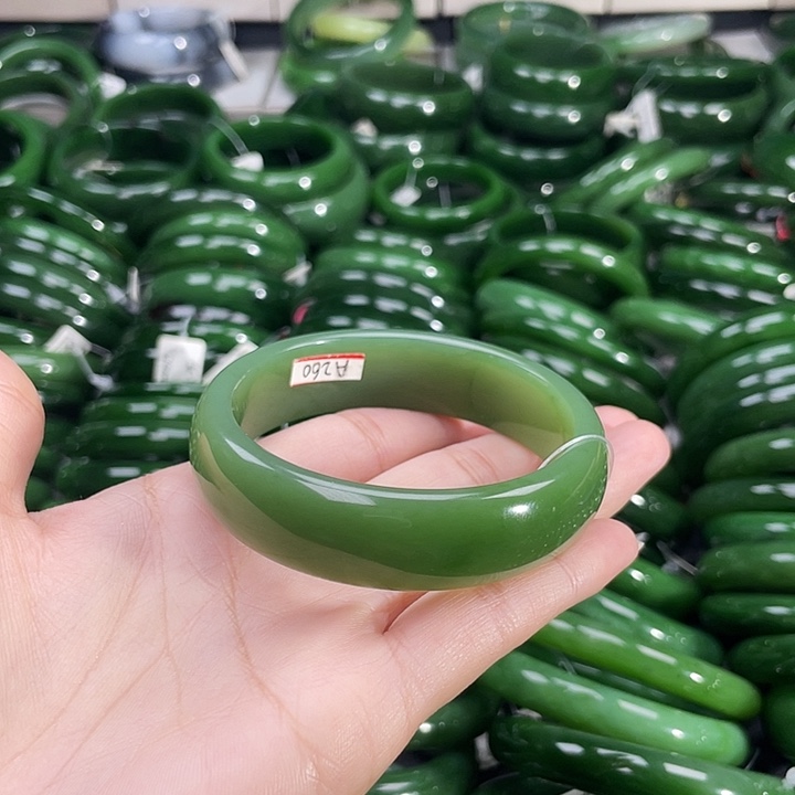 未镶嵌手镯和田玉（碧玉）