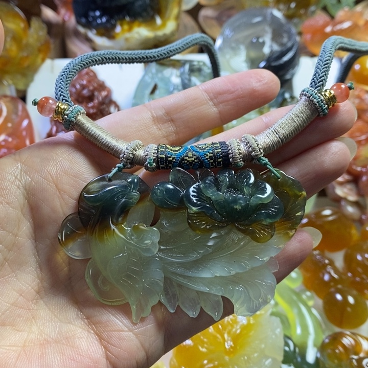 多***米未镶嵌蛇纹石玉颈饰