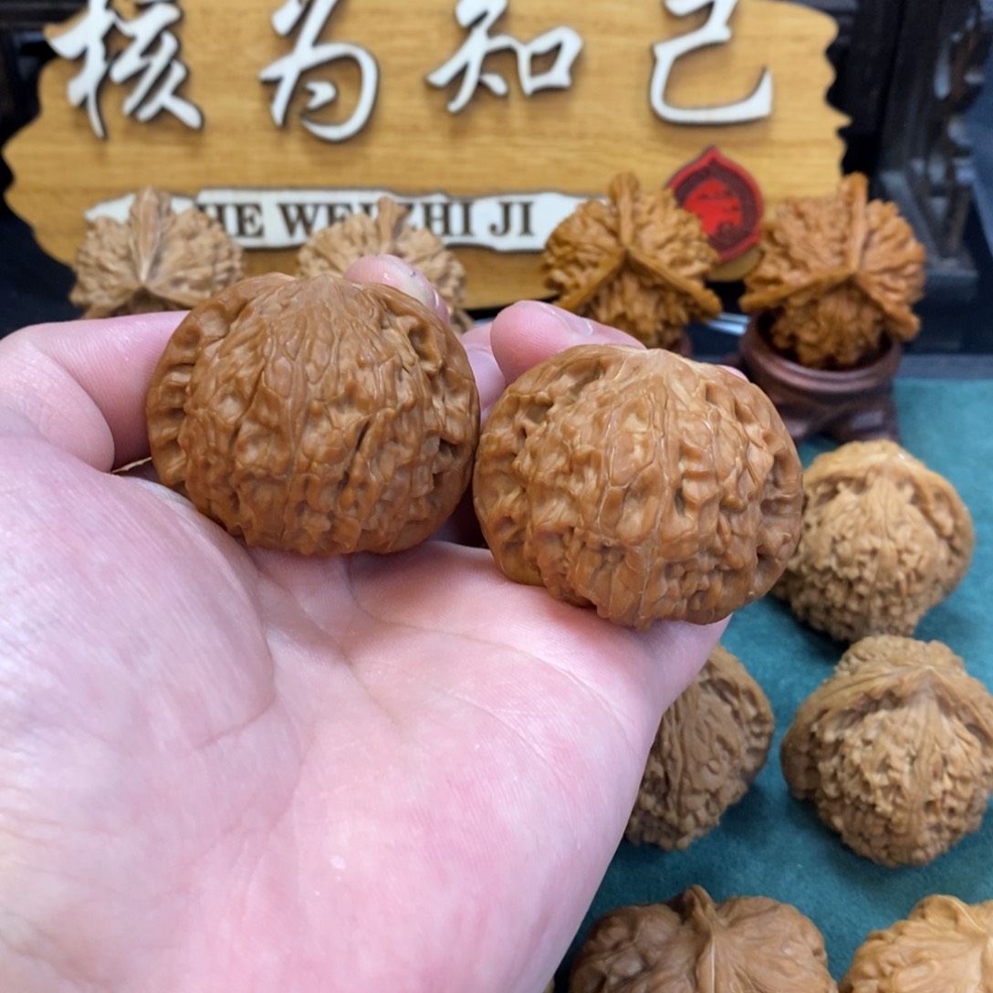文玩核桃把件磨盘正磨42全品