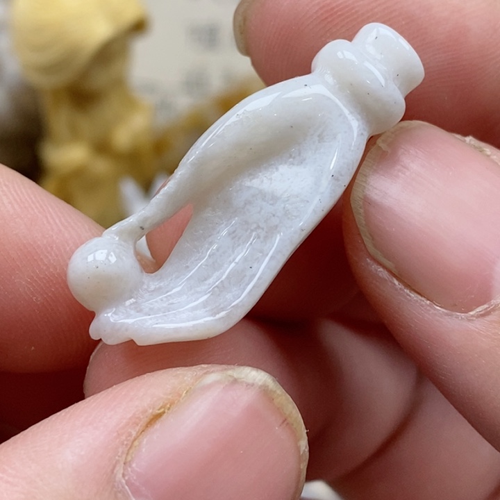 颈饰未镶嵌硅化珊瑚（珊瑚玉）有瑕 小