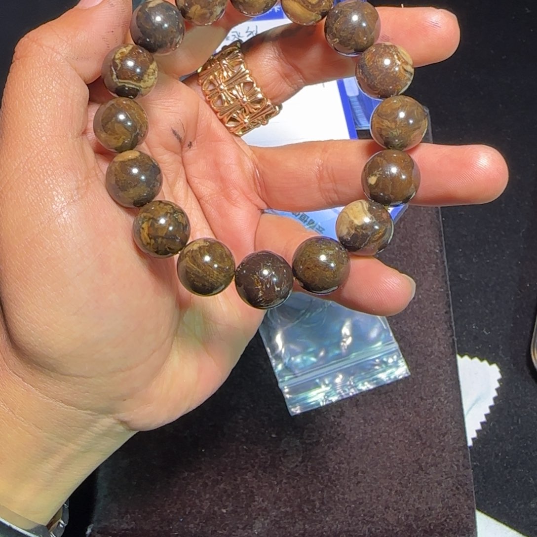 琥珀未镶嵌裸石琥珀