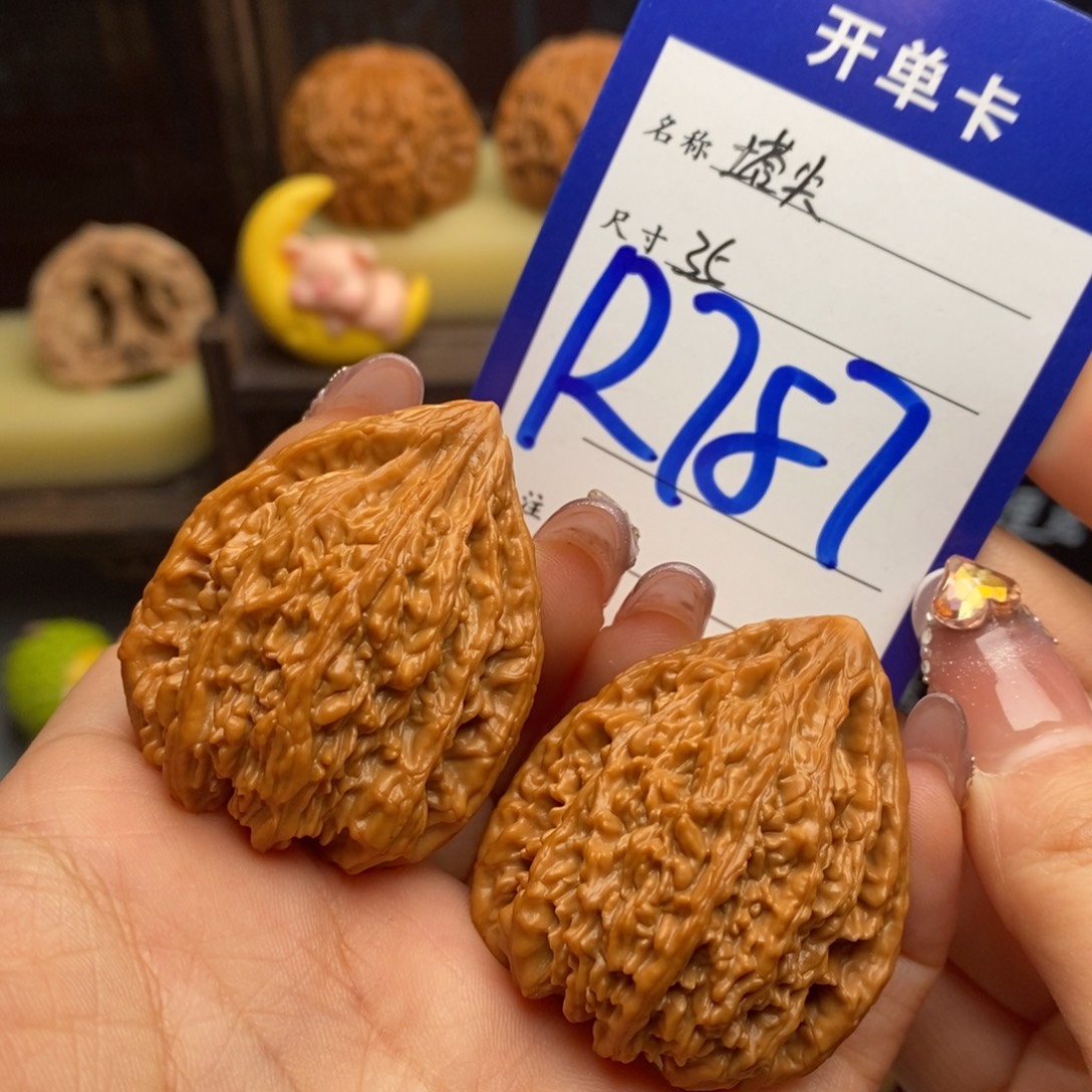 文玩核桃吊坠塔尖