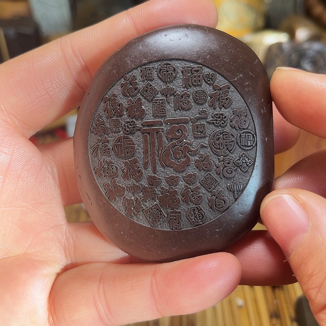 新疆原石雕刻手把件