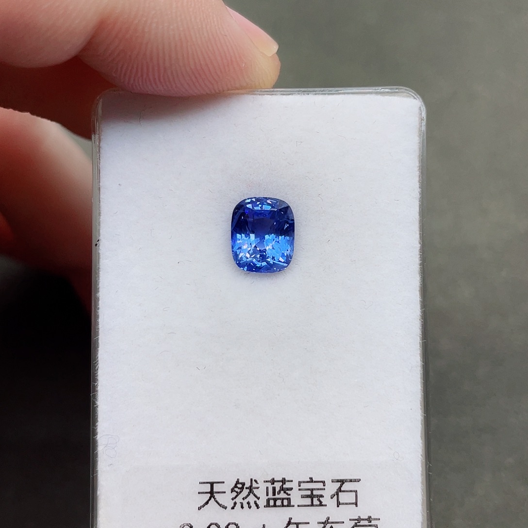 蓝宝石裸石未镶嵌3.02克拉矢车菊